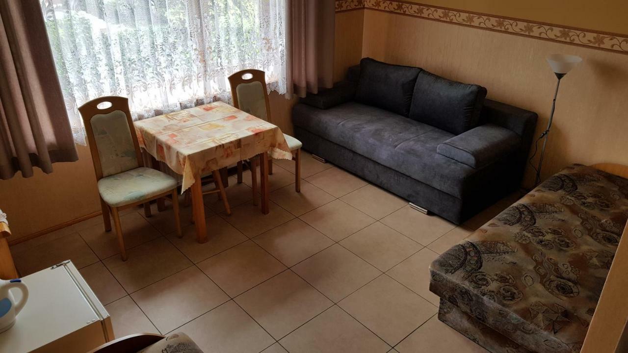 Pokoje Goscinne Asia Leba Bagian luar foto