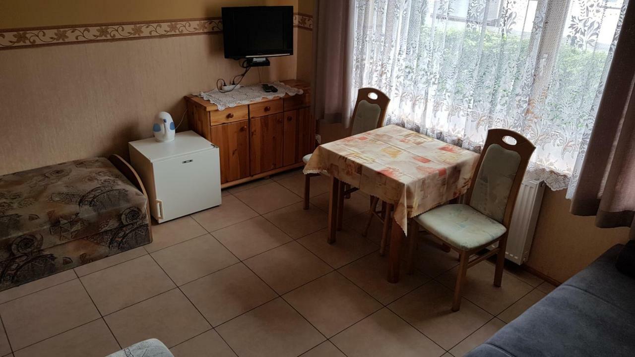 Pokoje Goscinne Asia Leba Bagian luar foto