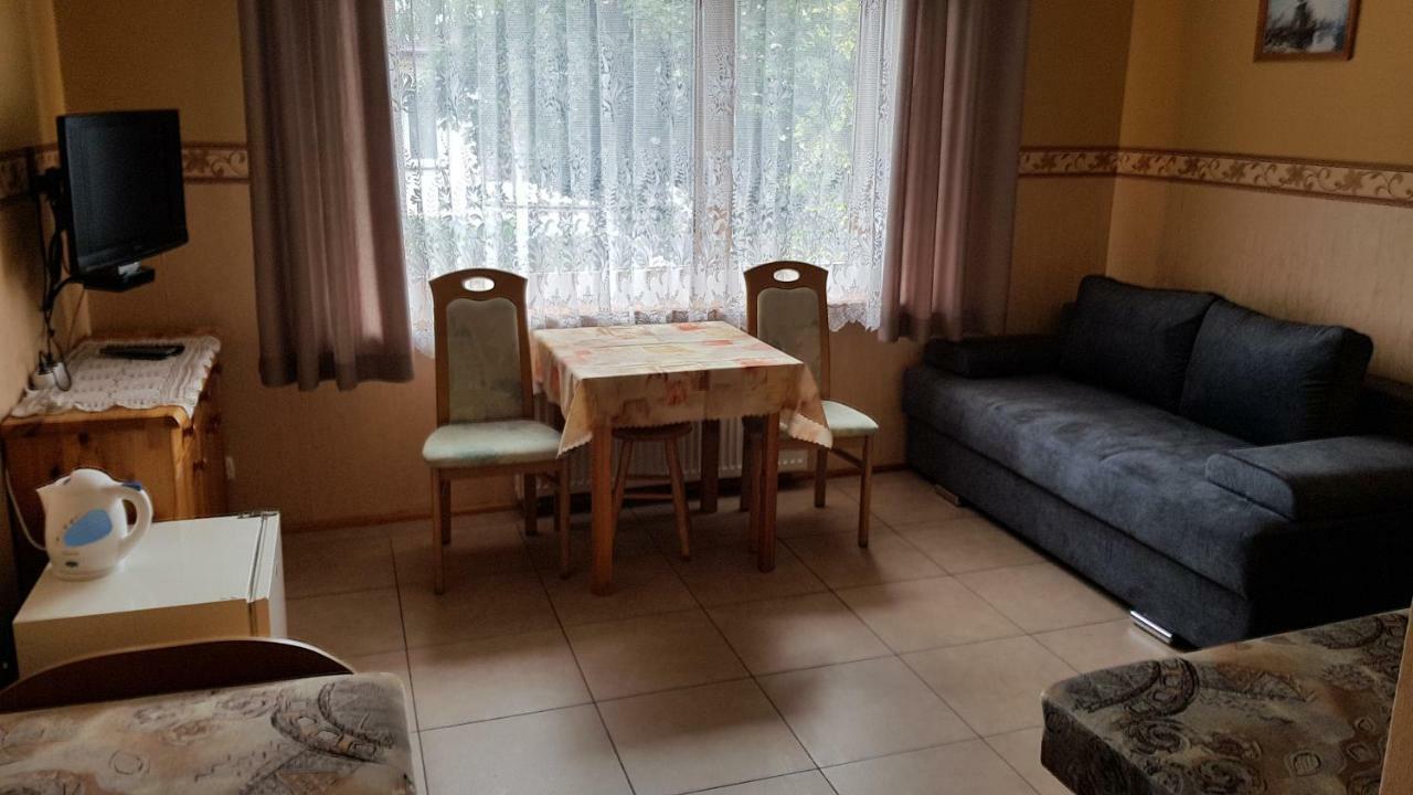 Pokoje Goscinne Asia Leba Bagian luar foto